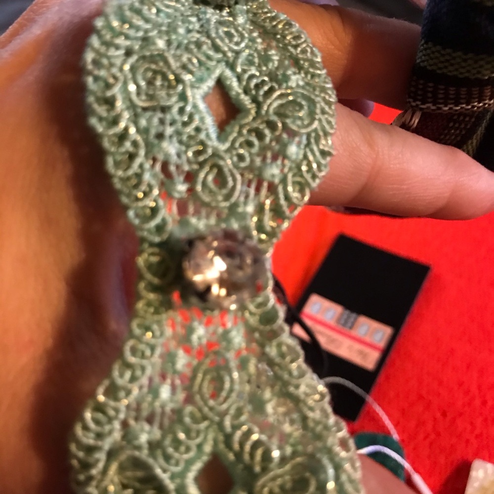 3/$20 Hair Accessory Bundle - Picture 4 of 5